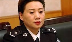 Nữ đại gia “vung tiền” “mua” thuộc cấp kém 12 tuổi làm bồ nhí